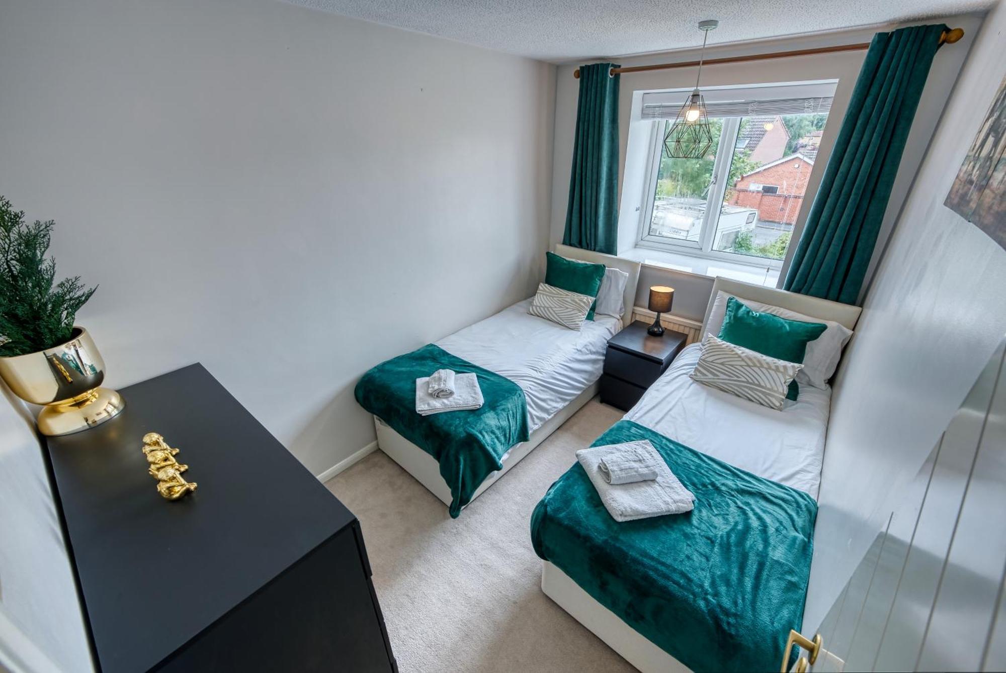 Capri 13 Sa - 3 Bed House, Close To Loughborough University & M1 Motorway, Free Wifi, Big Garden, Ample Parking- Ask For Contractor Rates! ภายนอก รูปภาพ