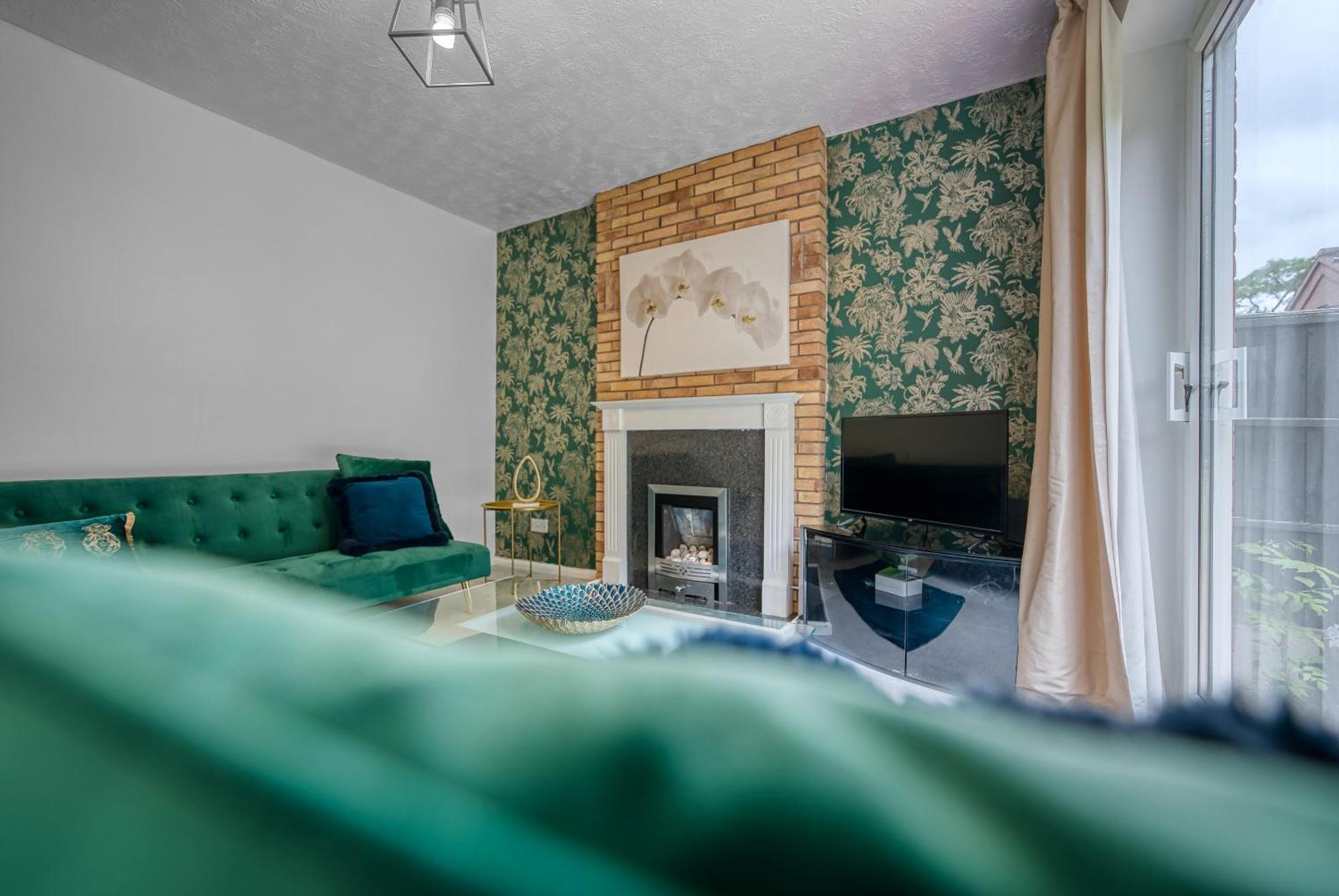Capri 13 Sa - 3 Bed House, Close To Loughborough University & M1 Motorway, Free Wifi, Big Garden, Ample Parking- Ask For Contractor Rates! ภายนอก รูปภาพ