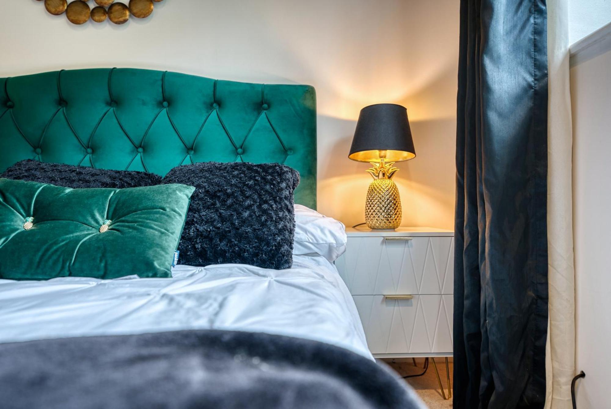 Capri 13 Sa - 3 Bed House, Close To Loughborough University & M1 Motorway, Free Wifi, Big Garden, Ample Parking- Ask For Contractor Rates! ภายนอก รูปภาพ