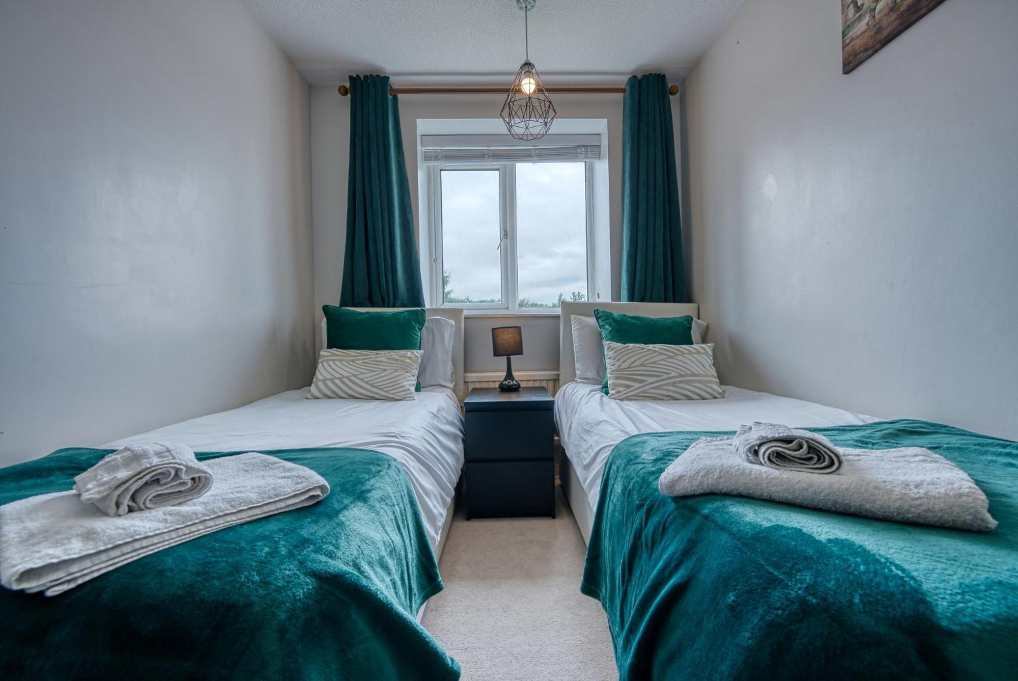 Capri 13 Sa - 3 Bed House, Close To Loughborough University & M1 Motorway, Free Wifi, Big Garden, Ample Parking- Ask For Contractor Rates! ภายนอก รูปภาพ